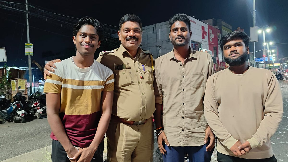 வாரிசு vs துணிவு: அஜித் ரசிகரைக் காப்பாற்றிய விஜய் ரசிகர்கள் - சேலம் போலீஸார் பாராட்டு!