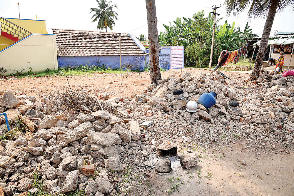 தாய்-சேய் நல விடுதி இடிப்பு... எடப்பாடி பழனிசாமி காரணமா? - சேலம் சர்ச்சை!
