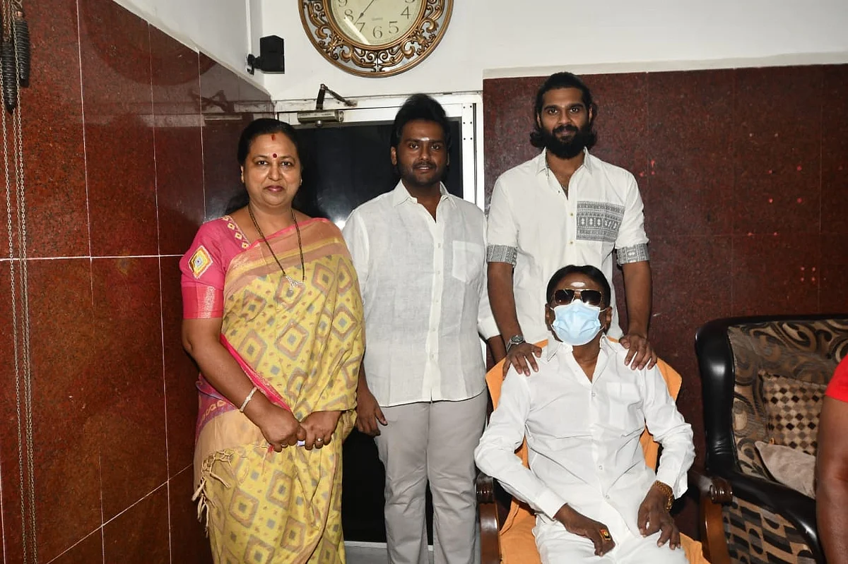 குடும்பத்தினருடன் விஜயகாந்த்
