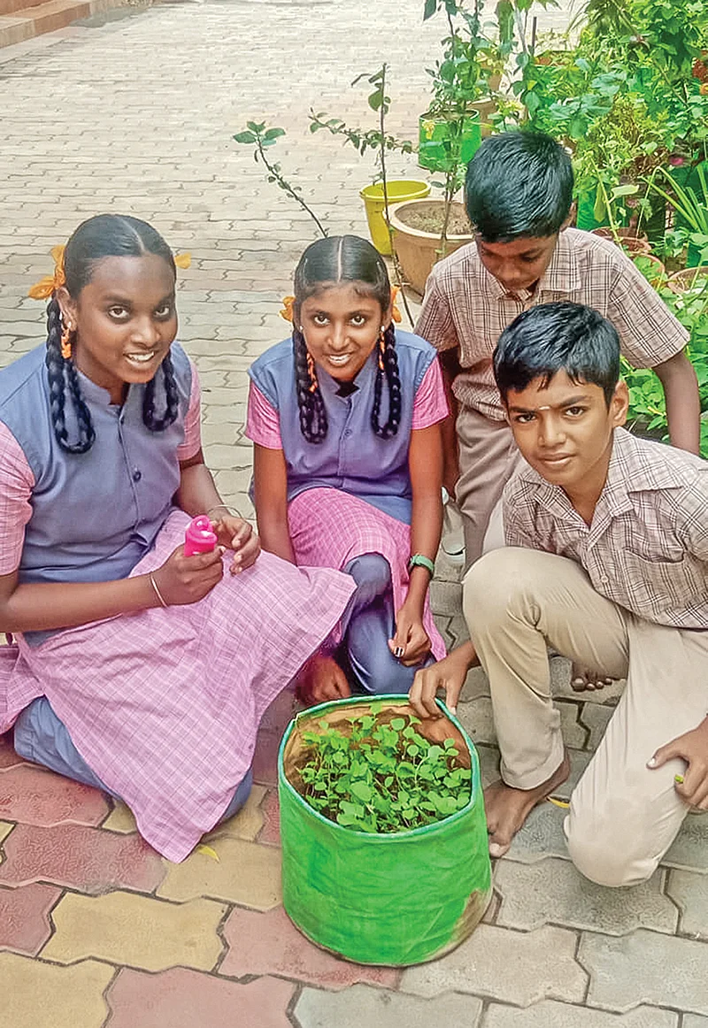 மாணவர்களிடத்தில் விழிப்புணர்வு