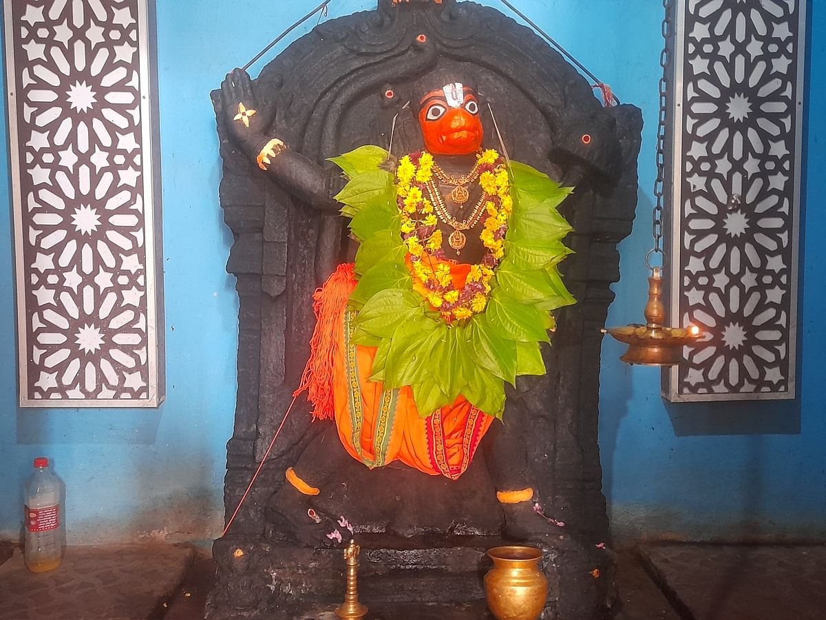 காரியஸித்தி அருளும் வீர ஆஞ்சநேயர்; வேலூர் அருகே 500 ஆண்டுகள் பழைமையான திருக்கோயில்!  