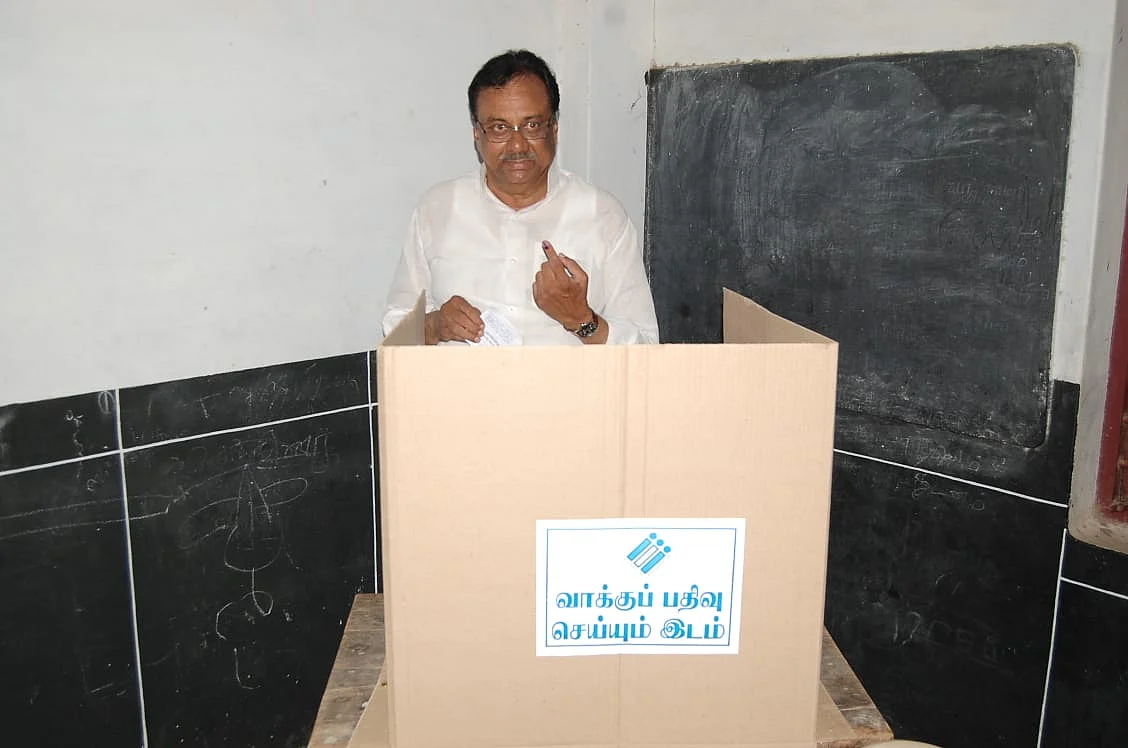 கடந்த தேர்தலில் வாக்களித்த இளங்கோவன்