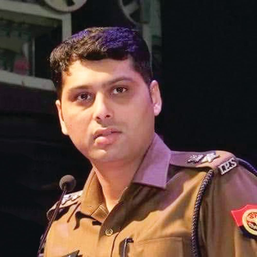 தினேஷ்குமார்