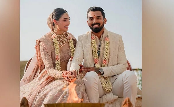 `உனது வெளிச்சத்தில் காதலிக்கக் கற்றுக்கொண்டேன்' - கே.எல்.ராகுலை திருமணம் செய்த அதியா ஷெட்டி