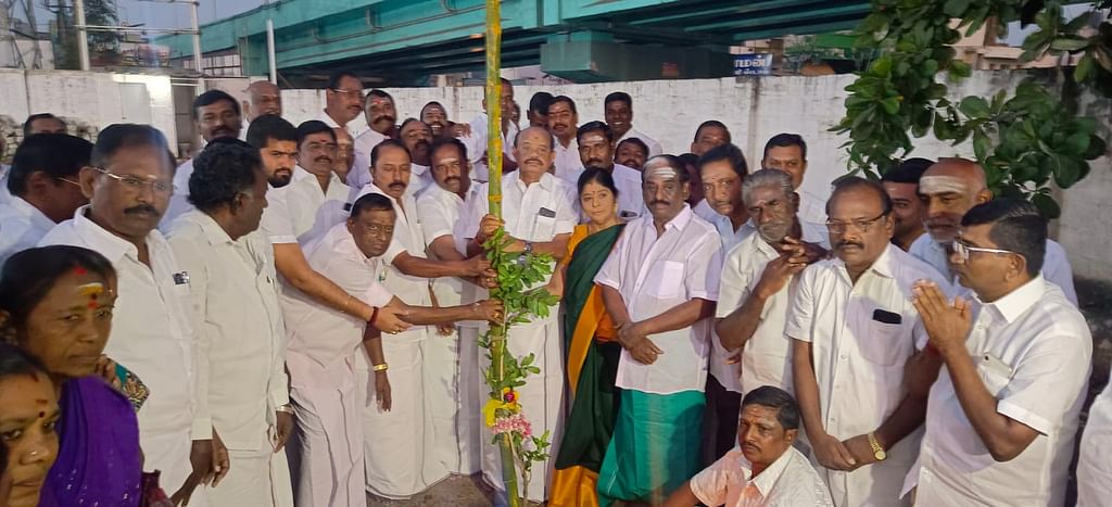 பந்தக்கால் நடும் நிகழ்வு