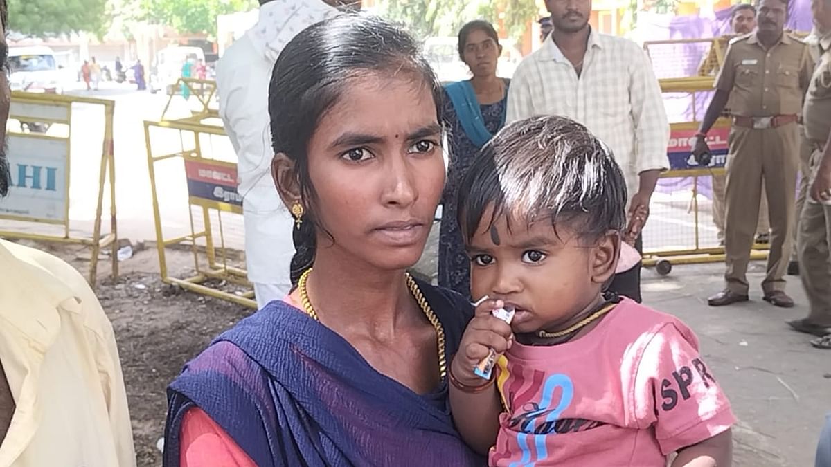 புகார் அளிக்க வந்த வைஜயந்திமாலா