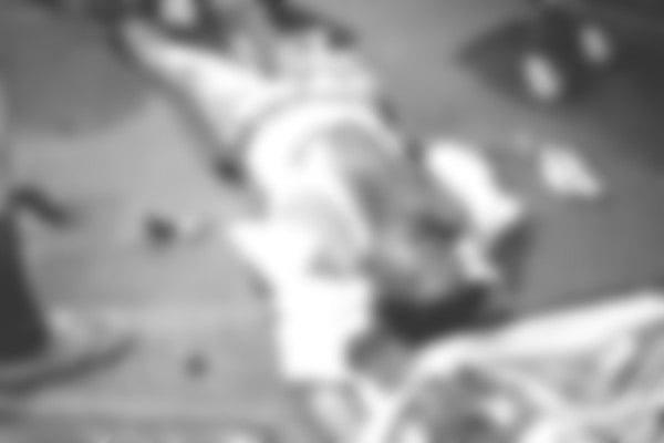 விபத்து நடந்த இடத்தில் கிடக்கும் உடல் 