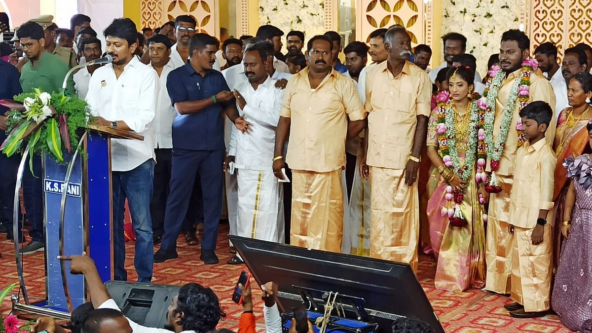 திருமண நிகழ்ச்சியில் உதயநிதி