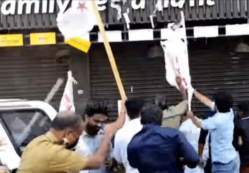 அடித்து நொறுக்கப்பட்ட ஹோட்டல்