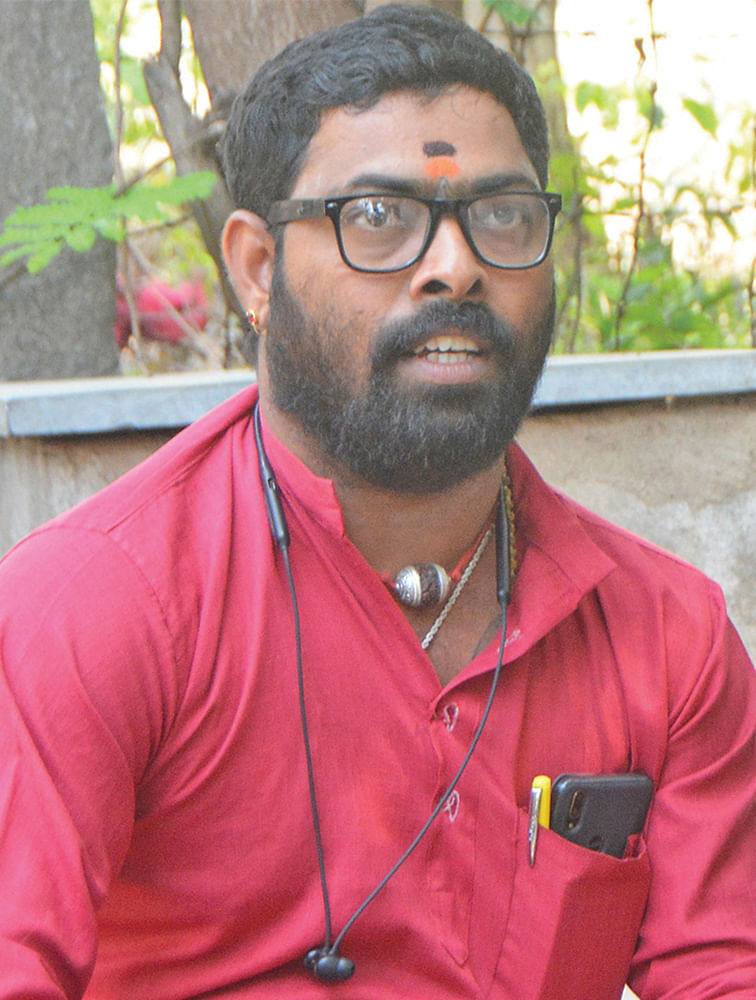 கிட்னி கல் கரையுது... கொரோனா கிருமி ஓடுது..! - திருவண்ணாமலையில் குவியும் போலிச் சாமியார்கள்!