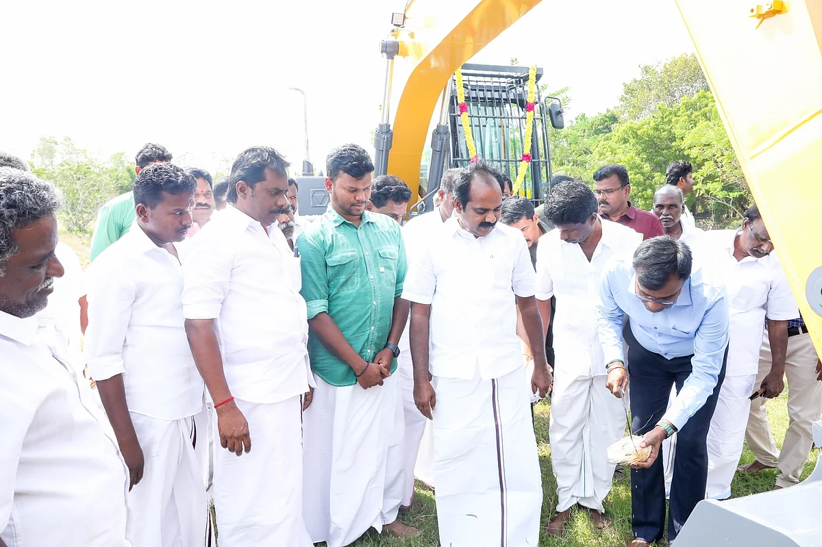 குளம் தூர் வாரும் பணி தொடக்கம்