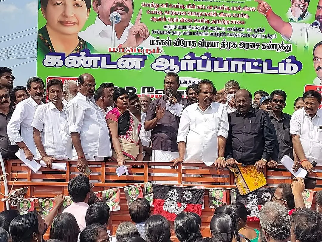 வேலுமணி
