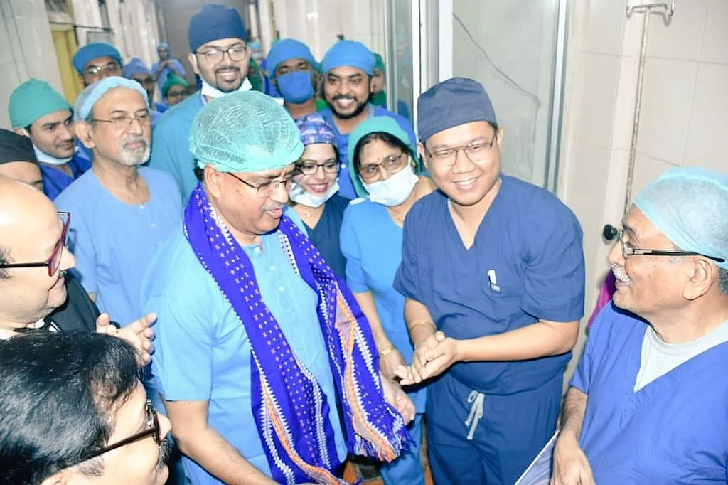 அறுவை சிகிச்சை செய்த திரிபுரா முதல்வர் மாணிக் சஹா