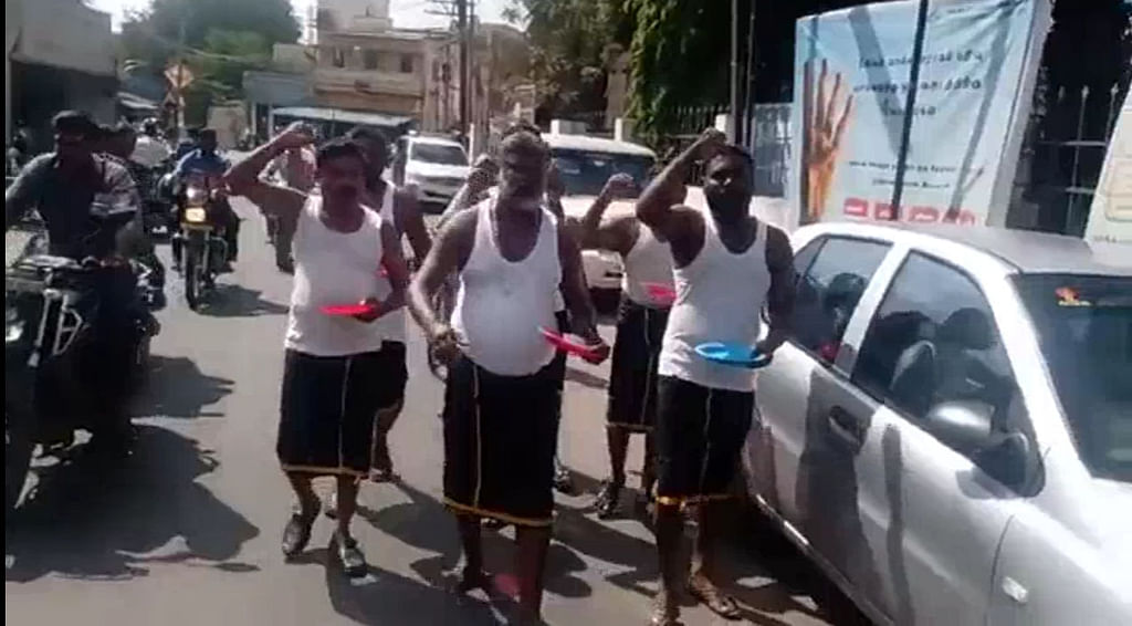 அரைநிர்வாணப் போராட்டம்