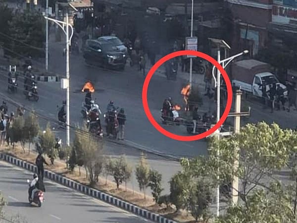 நேபாள நாடாளுமன்றத்துக்கு முன்பு தீக்குளித்த தொழிலதிபர் சாவு! - என்ன காரணம்?