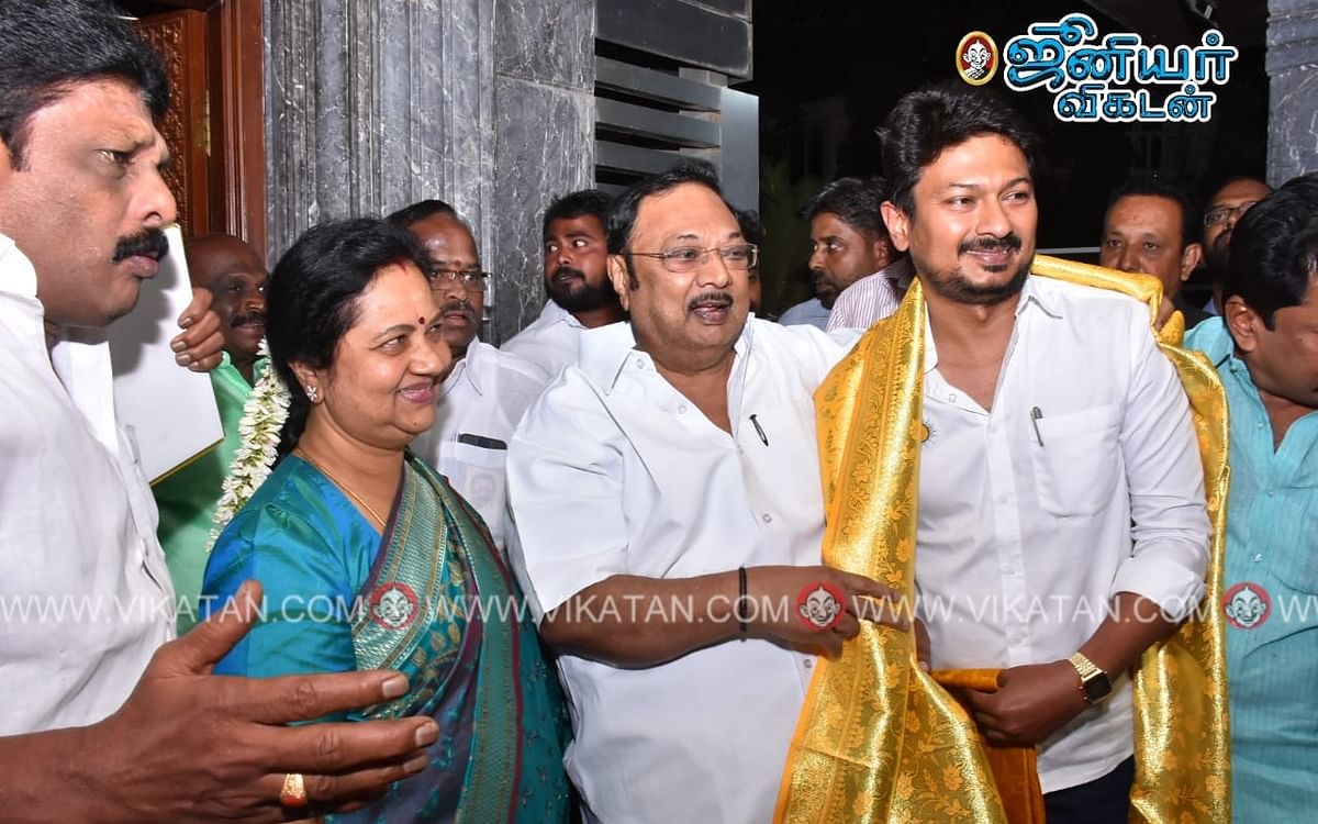 மு.க.அழகிரி: `முடிவுக்கு வருகிறதா அரசியல் வனவாசம்?!’ - உதயநிதி சந்திப்பு சொல்லும் அரசியல் பின்னணி