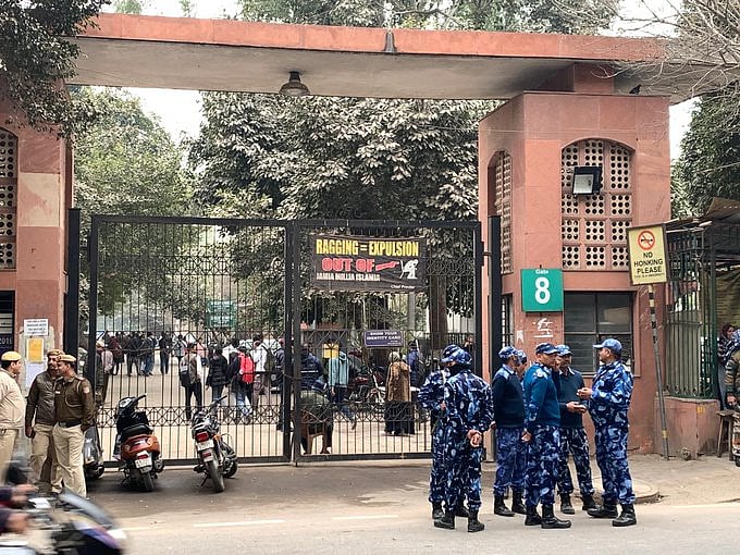 மோடி ஆவணப்படத்தை திரையிட மாணவர் சங்கம் திட்டம்? - டெல்லி ஜாமியா பல்கலைக்கழகத்தில் போலீஸ் குவிப்பு!