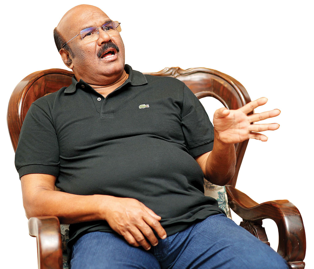 சசிகலா... தினகரன்... ஓ.பி.எஸ் பற்றி பேசுவதே டைம் வேஸ்ட்! - ஜெயக்குமார் அட்டாக்