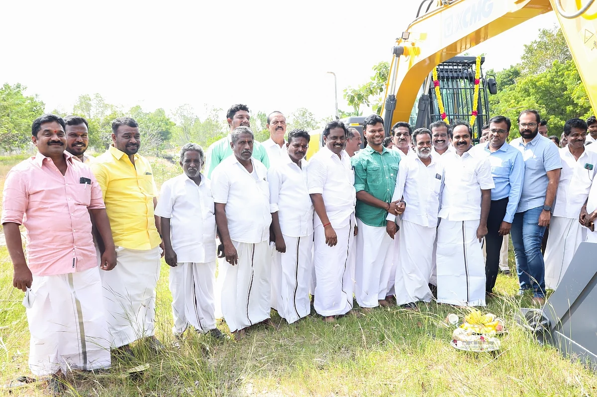 குளம் தூர் வாருவதற்கான தொடக்க விழா