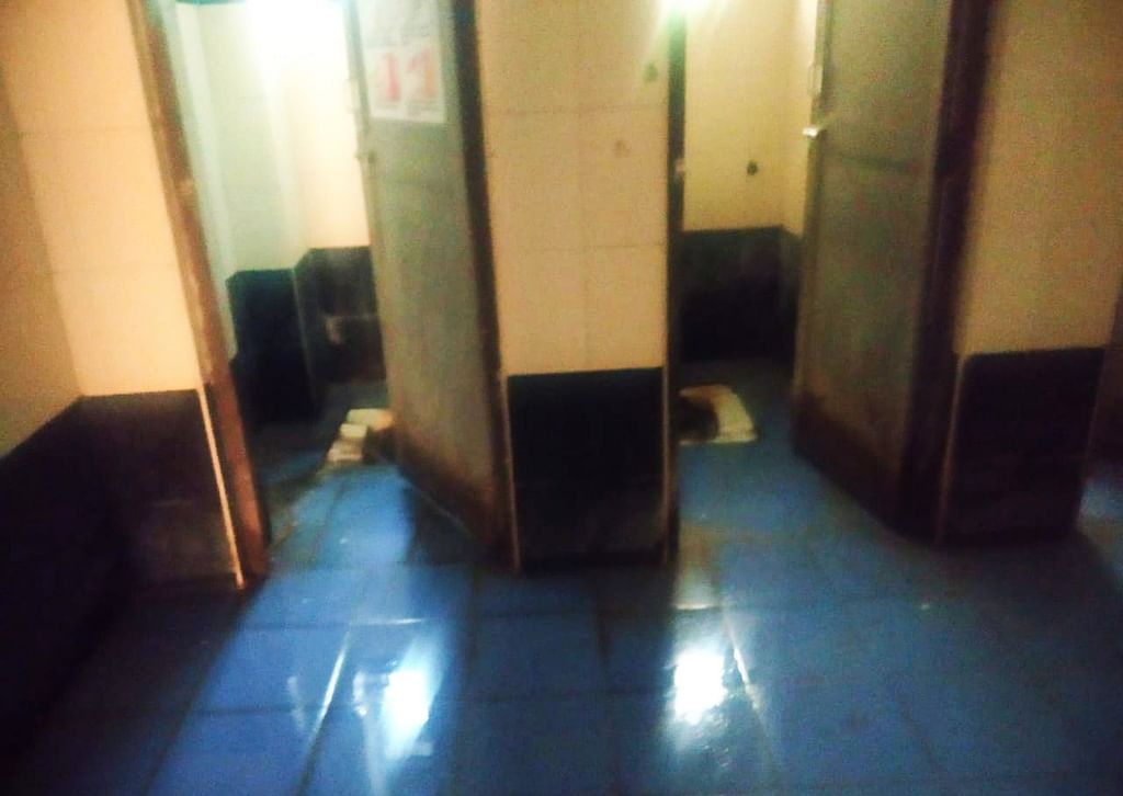 சுத்தமில்லாத கழிவறை