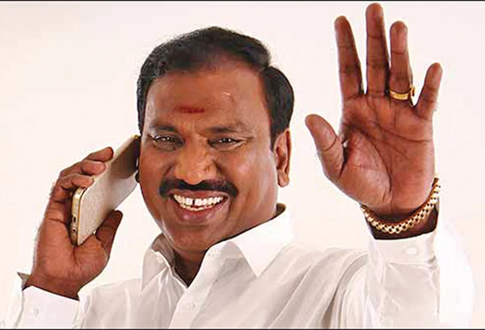 மிஸ்டர் கழுகு: விமான கதவு திறப்பு... வாய் திறக்காத தி.மு.க நிர்வாகி!