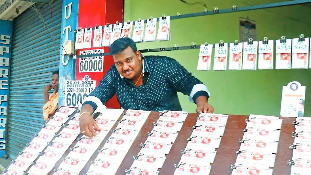 லாட்டரி கடை தொடங்கிய அனூப்