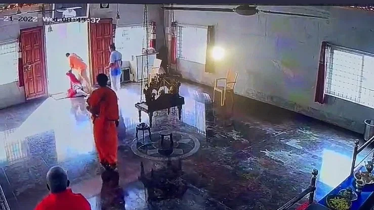 பெங்களூரு: கோயிலில் பெண்ணை அடித்து, உதைத்து வெளியேற்றிய பூசாரி - வழக்கு பதிவுசெய்து போலீஸ் விசாரணை!
