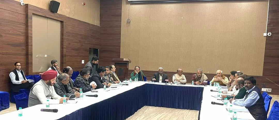'ரிமோட் வாக்குப்பதிவு இயந்திரம்' குறித்து காங்கிரஸ் தலைமையில் நடந்த அனைத்துக் கட்சிக் கூட்டம்.