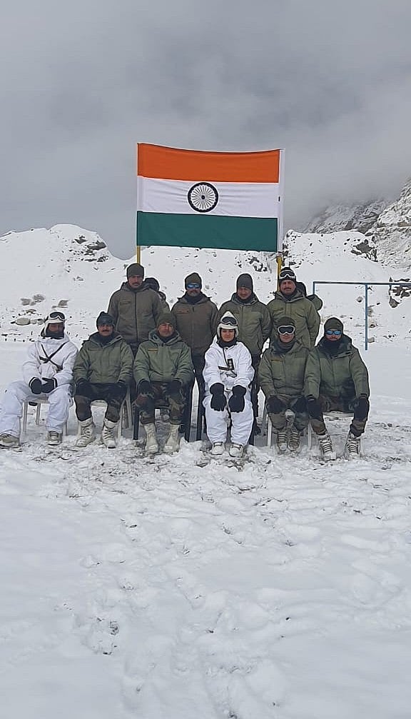 கேப்டன் ஷிவா சவுகான் 