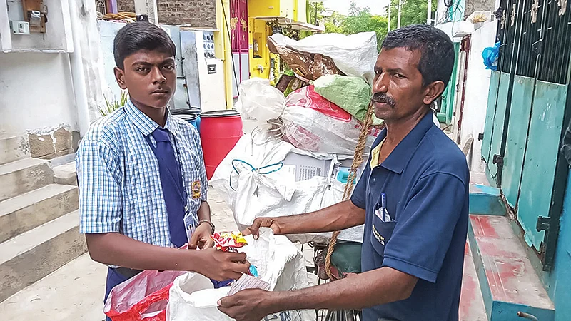 மாணவர்களிடத்தில் விழிப்புணர்வு