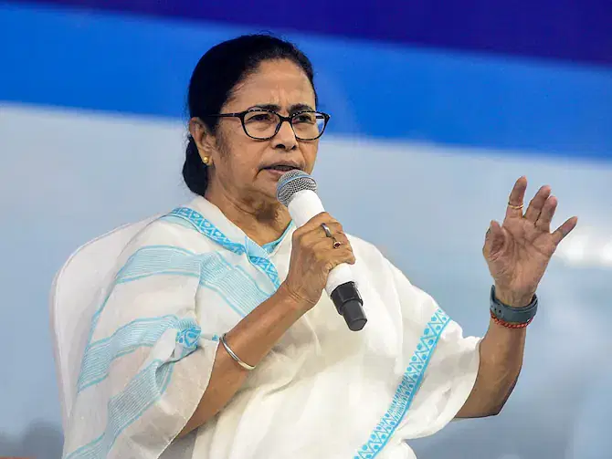 மேற்கு வங்கம்: அரசுப் பள்ளி மதிய உணவில் சிக்கன், பழங்கள்... `தேர்தல் கால மனமாற்றம்’ என பாஜக தாக்கு