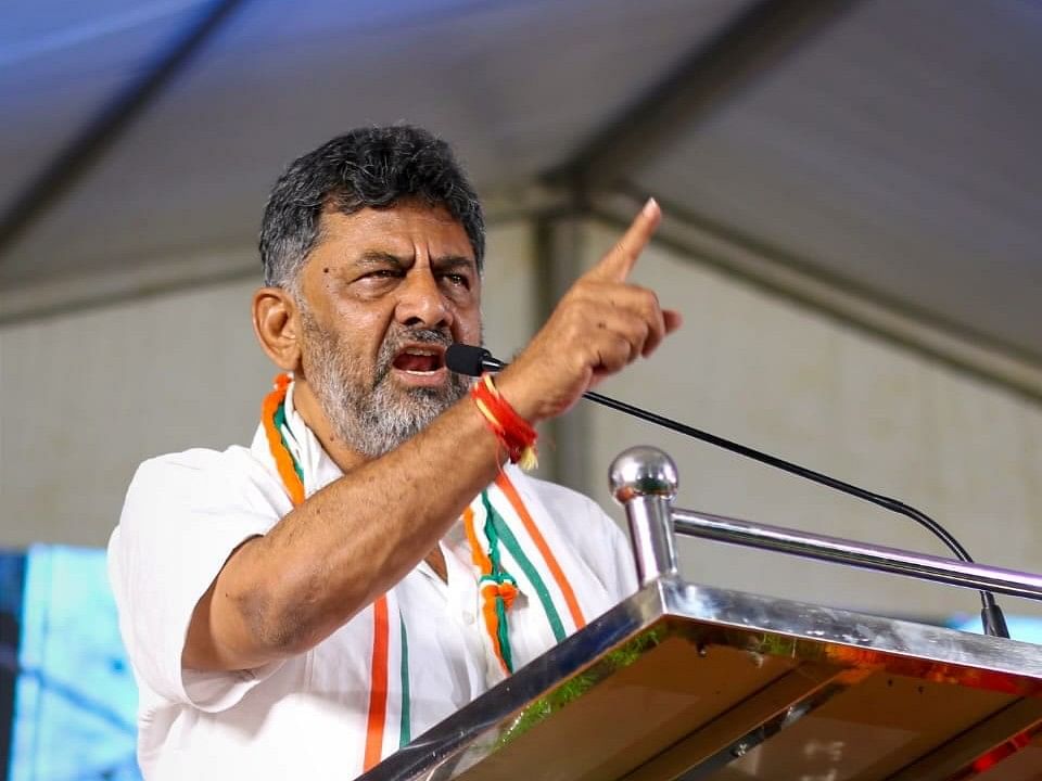 "பாஜக சட்டசபையை மாசுபடுத்தியிருக்கிறது; கோமியம்கொண்டு சுத்தம் செய்வோம்" – கர்நாடக காங்கிரஸ்