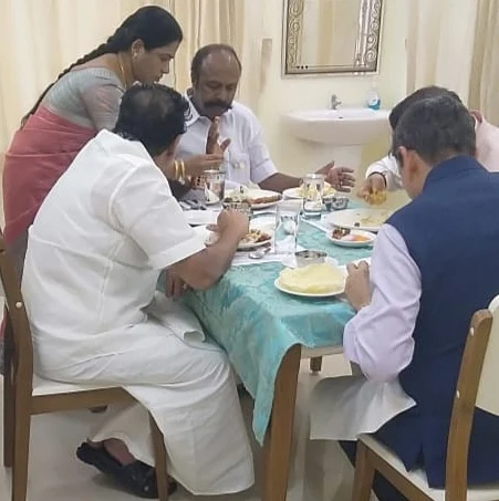 ஆளுநருடன் விருந்து