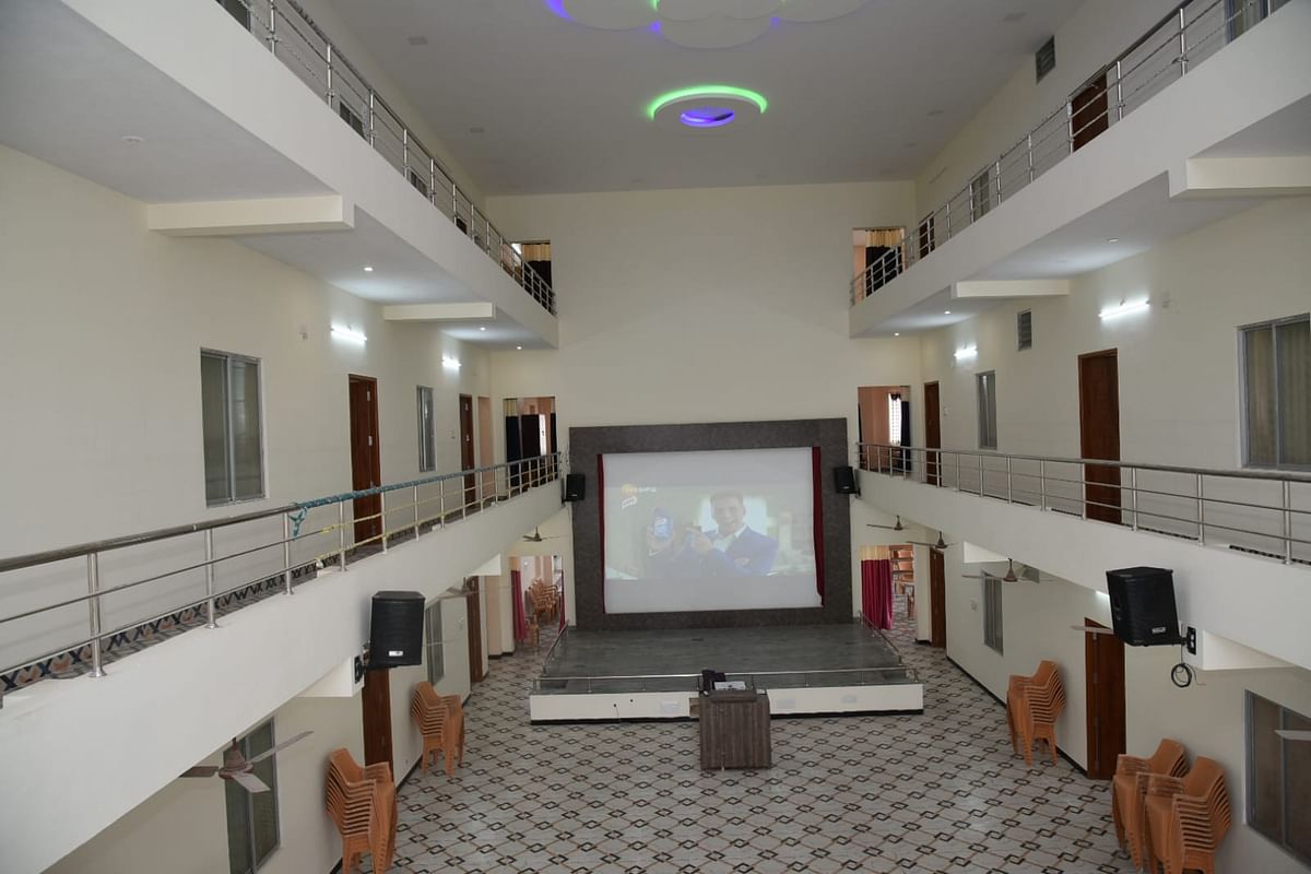 திரையரங்குகளுடன் கூடிய இல்லம்