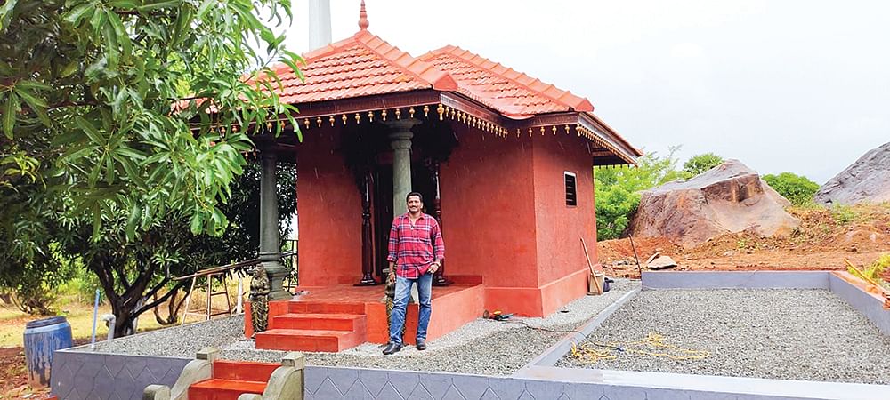 மோகன்லாலுக்காக உருவாகும் மூலிகை மண்வீடு!