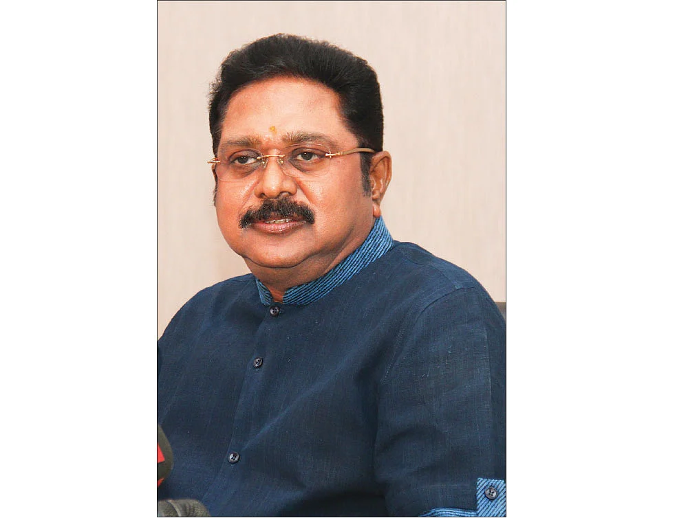 மிஸ்டர் கழுகு: அரசு பங்களாவுக்குக் குடிபுகும் உதயநிதி... வீட்டை விட்டுக்கொடுத்த அப்பாவு!