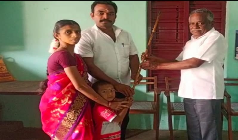 மதுரை: குழந்தையை அடிக்க ஆசிரியரிடம் பிரம்பு கொடுத்த பெற்றோர்; விமர்சனங்களுக்கு தரும் பதில் என்ன?! 