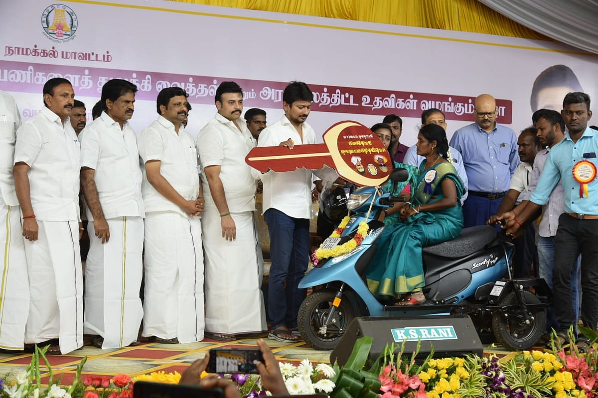 நலத்திட்ட உதவி வழங்கும் நிகழ்வு 