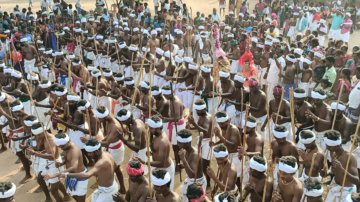 28 ஆண்டுகளுக்கு முன்பு காணாமல்போன  சிலை மீட்பு; ஆரவாரமாகத் திருவிழா நடத்திய 2 கிராம மக்கள்!