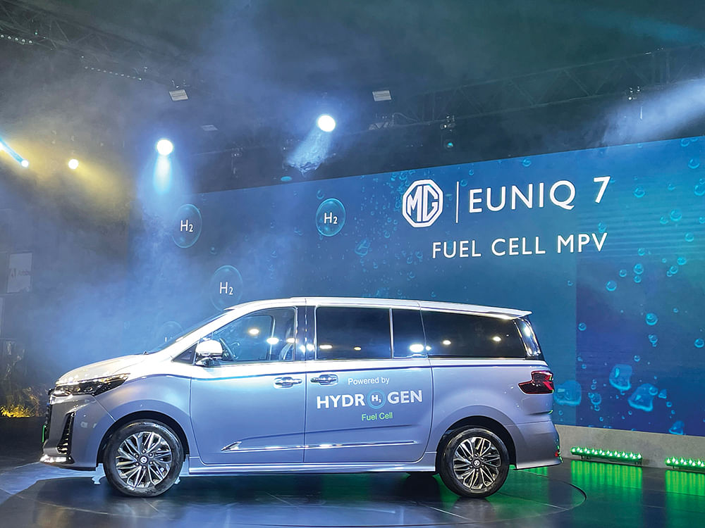 Euniq 7 FCE (Euniq 7 Fuel Cell MPV)
