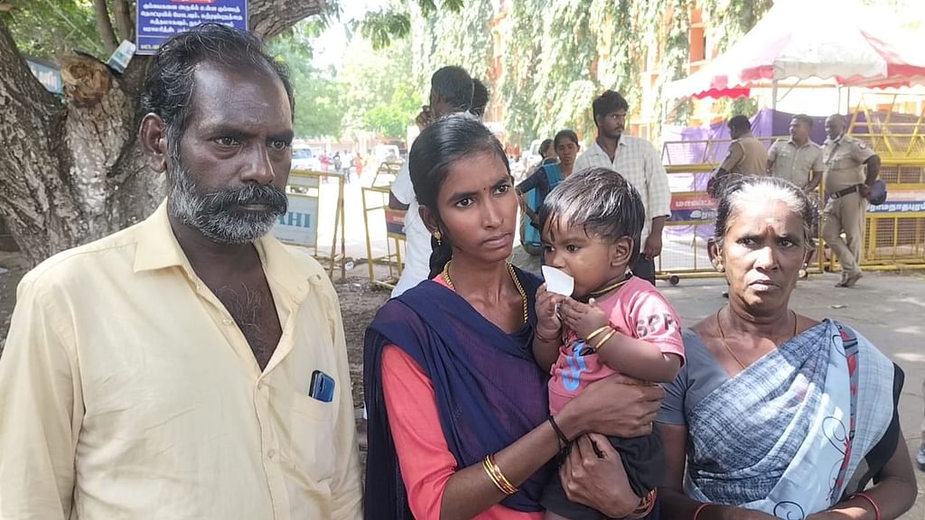 பெற்றோருடன் வைஜெயந்திமாலா