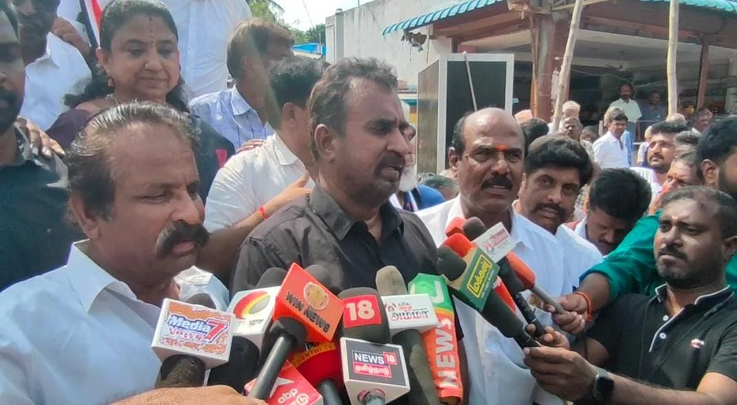 வேலுமணி