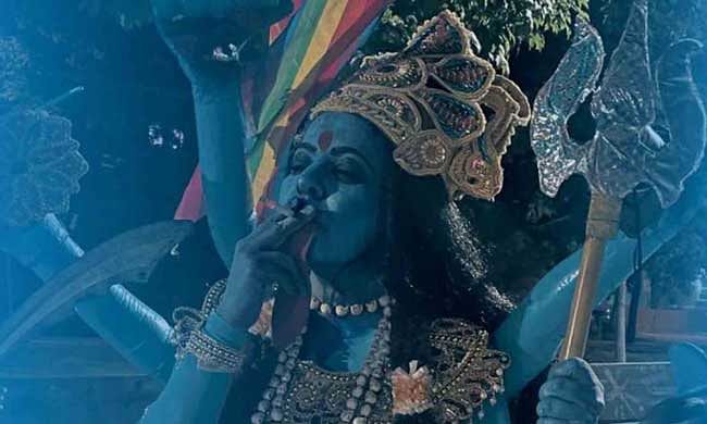 காளியாக லீனா மணிமேகலை