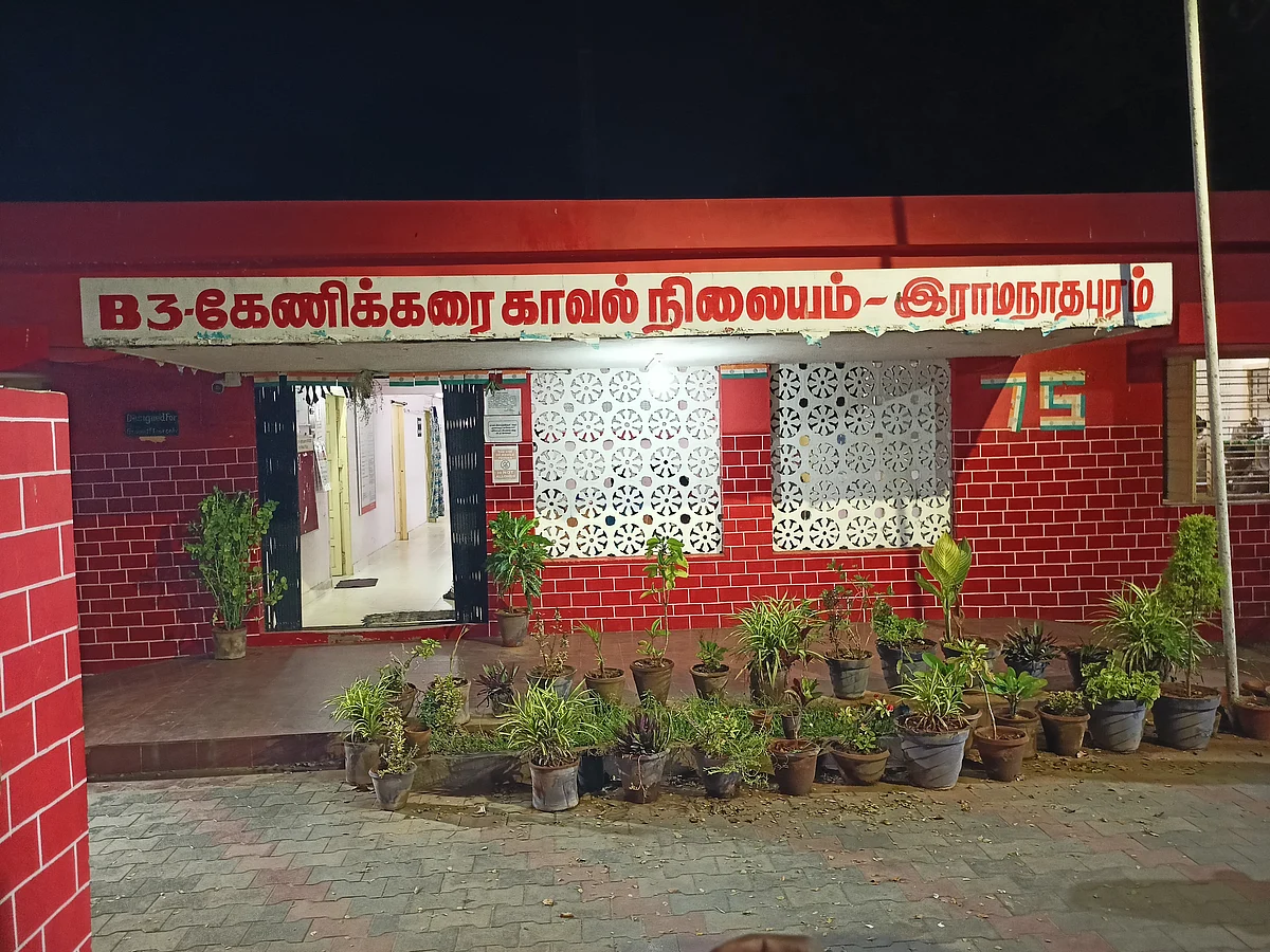 ராமநாதபுரம்: அரசு அதிகாரியைக் காட்டுக்குள் கடத்திச் சென்று வழிப்பறி- நிர்வாண வீடியோ எடுத்து மிரட்டல்