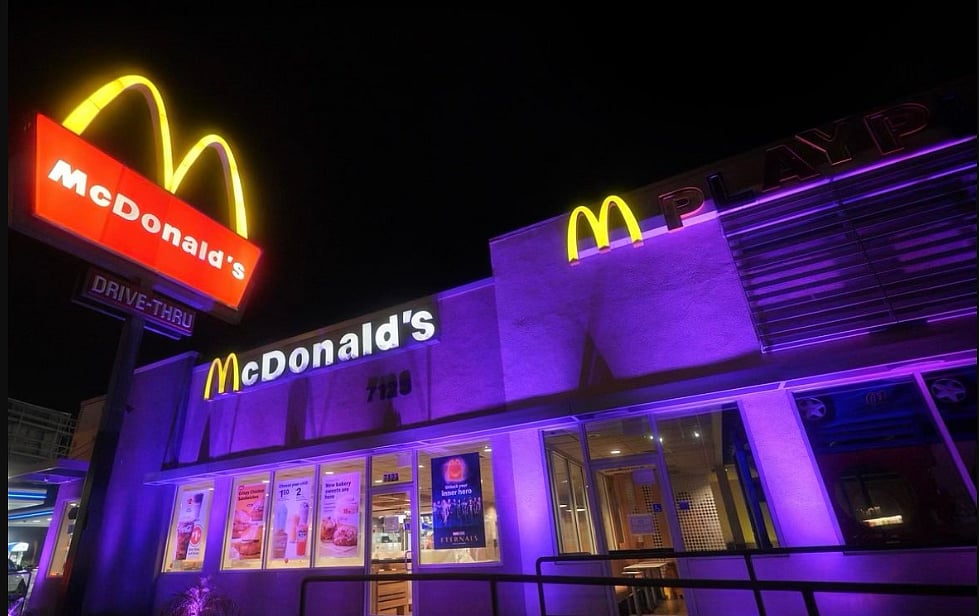 `மெக்டொனால்டில் மெதுவாக  சாப்பிட்டவருக்கு, 10,000 ரூபாய் அபராதம்'… காரணம் இதுதான்!