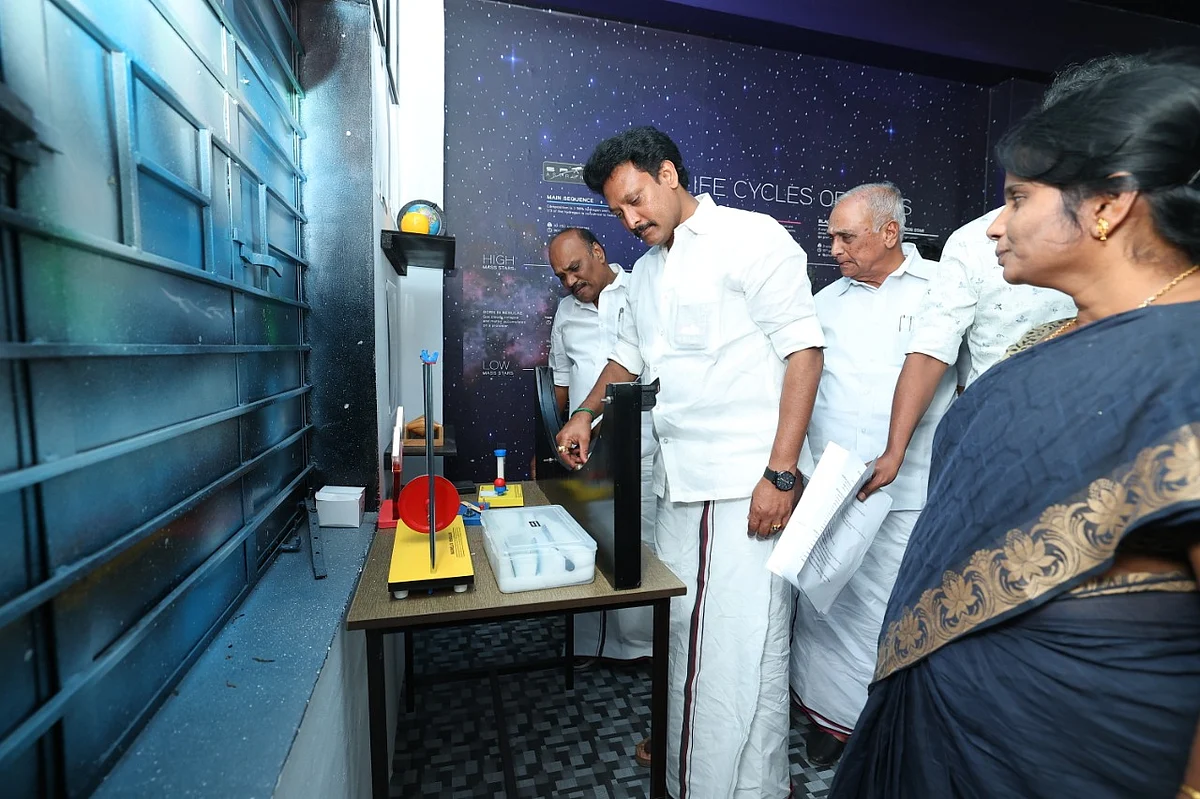 வானியல் ஆய்வகத்தைத் திறந்து வைத்த அமைச்சர் அன்பில் மகேஷ்