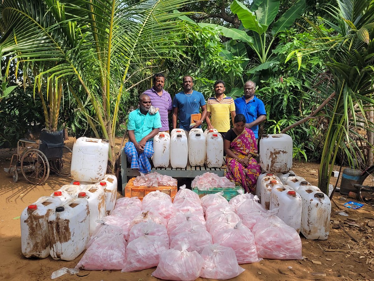 கேன்களில் புதைத்து வைத்திருந்த 805 லிட்டர் சாராயம், 1,125 பாக்கெட் சாராயம் - பெண் உட்பட இருவர் கைது