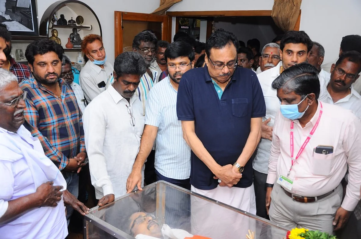 ஈ.வி.கே.எஸ்.இளங்கோவன் மகன் மறைவு; அரசியல் தலைவர்கள் அஞ்சலி!
