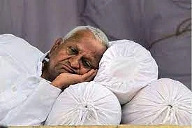 அன்னா ஹசாரே: அன்று, ஊழலை எதிர்த்தார்... இன்று, புகாரில் சிக்கினார்!