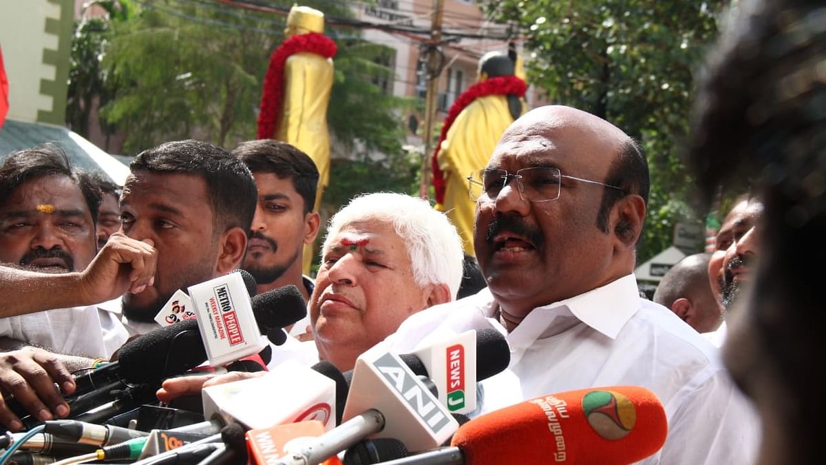 அ.தி.மு.க முன்னாள் அமைச்சர் ஜெயக்குமார்